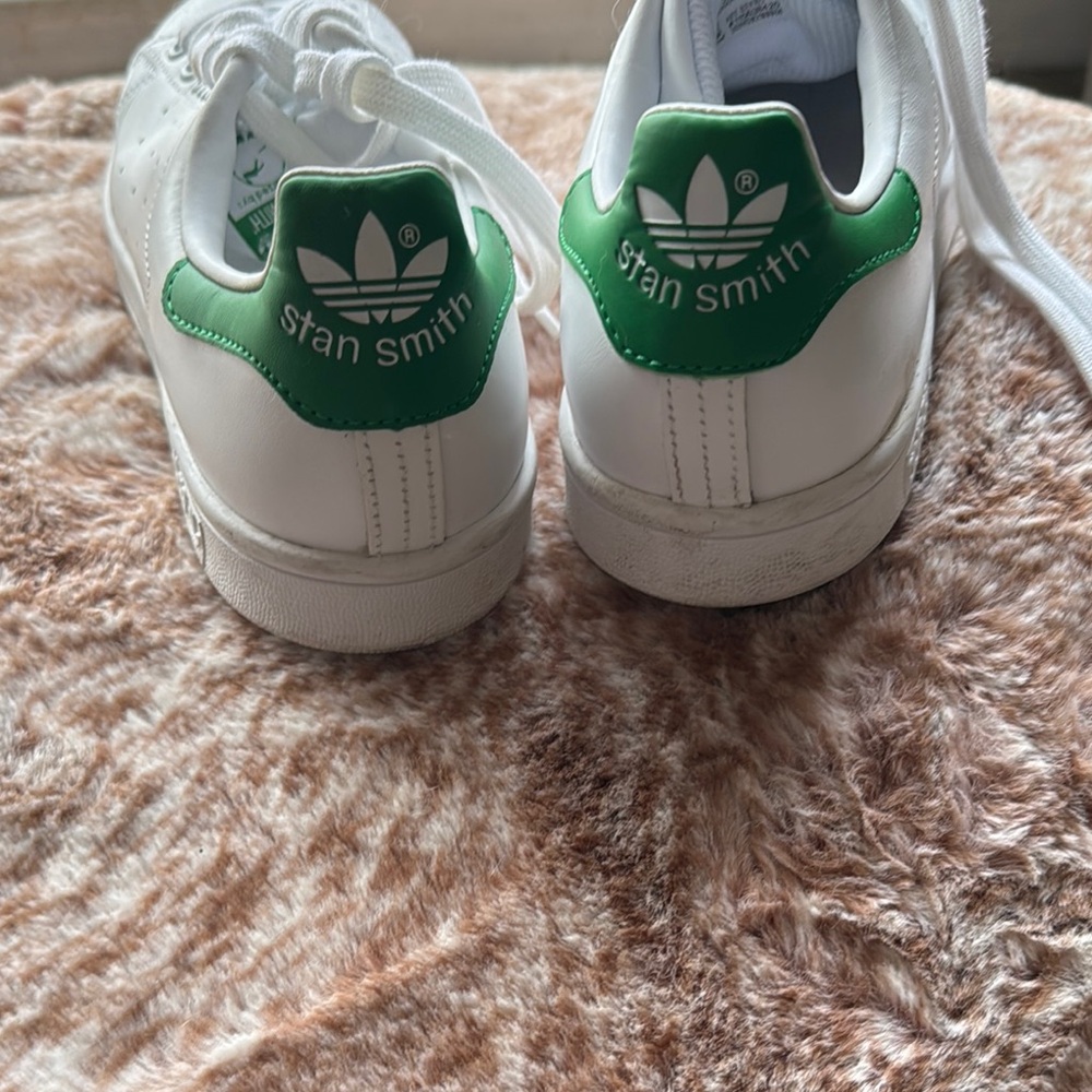 adidas White and Green Sneakers with Trefoil Logo Y7 barely worn